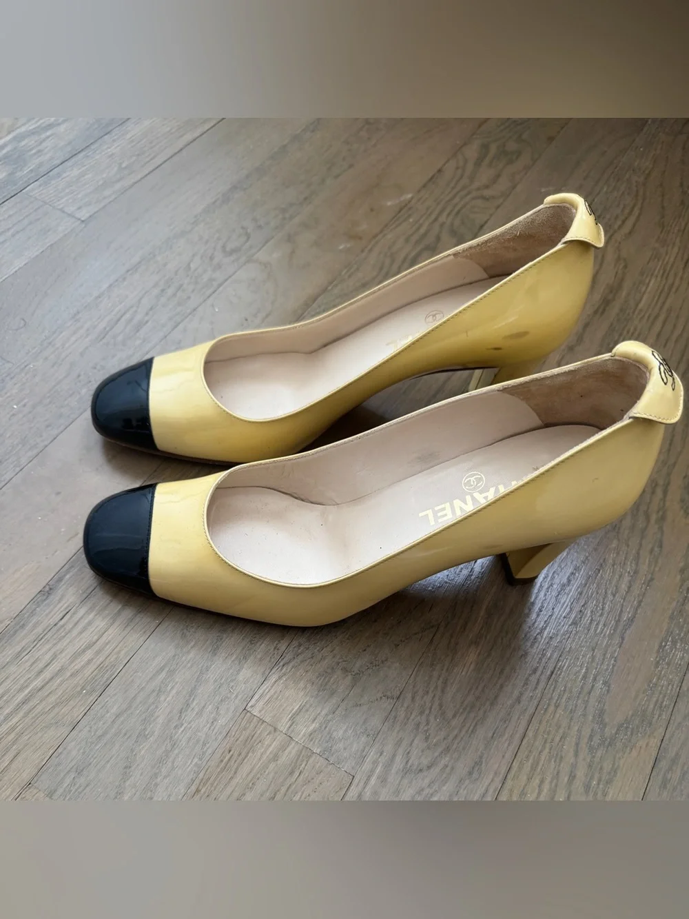 Vintage CHANEL Two Tone Cap Toe Patent Leather Pumps EU 38